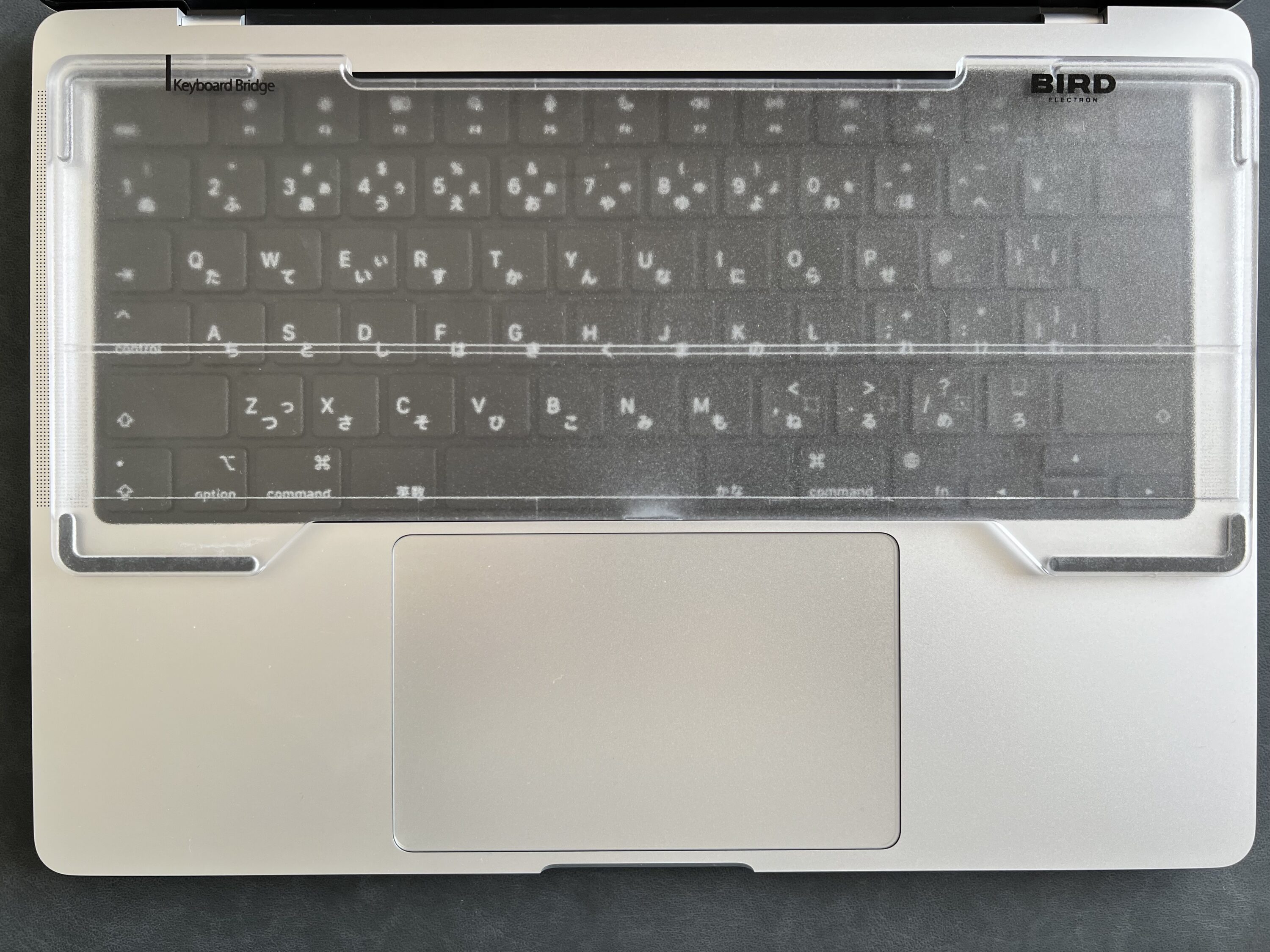 キーボードブリッジをMacBookにセット